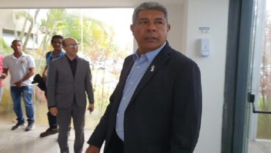 “O déficit que se encontra o Planserv é muito grande. Nenhum estado tem um plano com essa qualidade, atendimento e cobertura que nós temos. […], o estado está fazendo a responsabilidade, o Estado vai arcar com 0,2%. Estamos falando aqui de 4% em cima de quem ganha abaixo de R$ 10.000,00, isso significa, no máximo, R$ 28 a R$ 29”, Jerônimo Rodrigues governador da Bahia