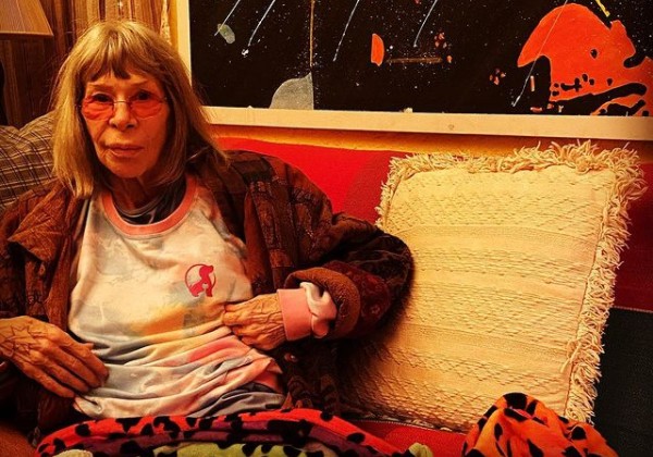 PADRE JULIO REVELA QUE RITA LEE COSTUMAVA DOAR ROUPAS