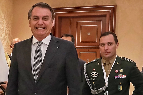 PF prende Mauro Cid e realiza buscas na casa de Bolsonaro