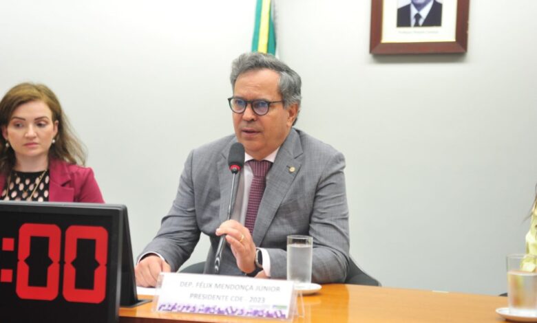 Presidente da Comissão de Desenvolvimento Econômico da Câmara considera "positiva" mudança na política de preços da Petrobras