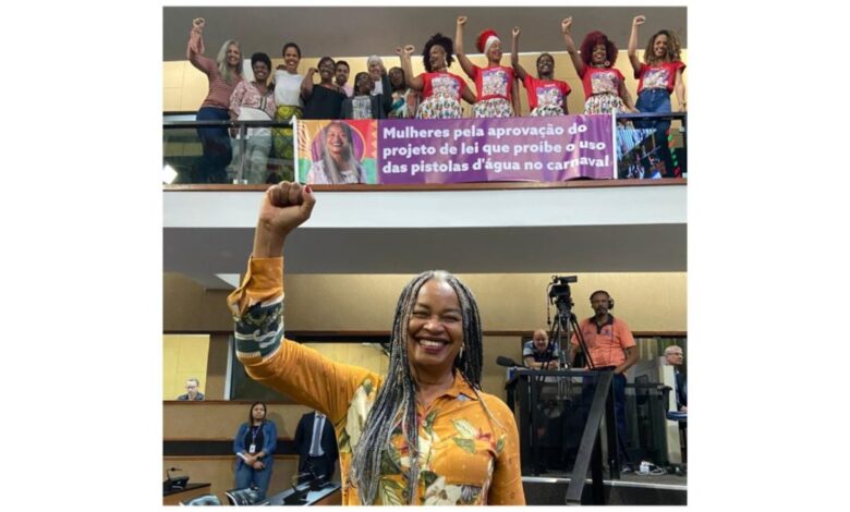 Projeto de Olívia que proíbe “pistolas de água” no carnaval e festas de rua é aprovado