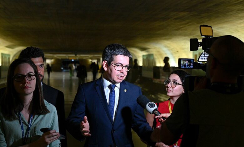 SANEAMENTO BÁSICO: LÍDERES GOVERNISTAS DEBATEM DECRETOS COM MINISTROS