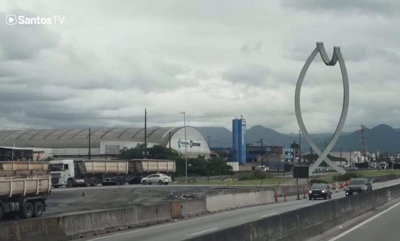 Veja como foi a chegada do Santos a Salvador para jogo decisivo