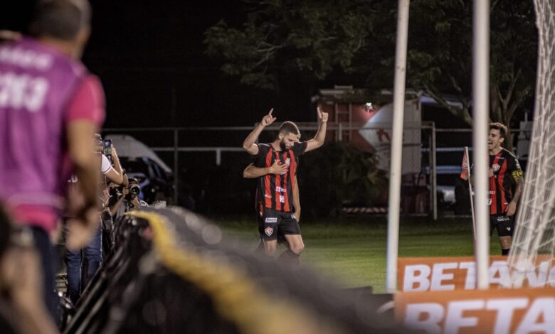 Vitória do Vitória sobre o CRB garante liderança na Série B do Brasileiro