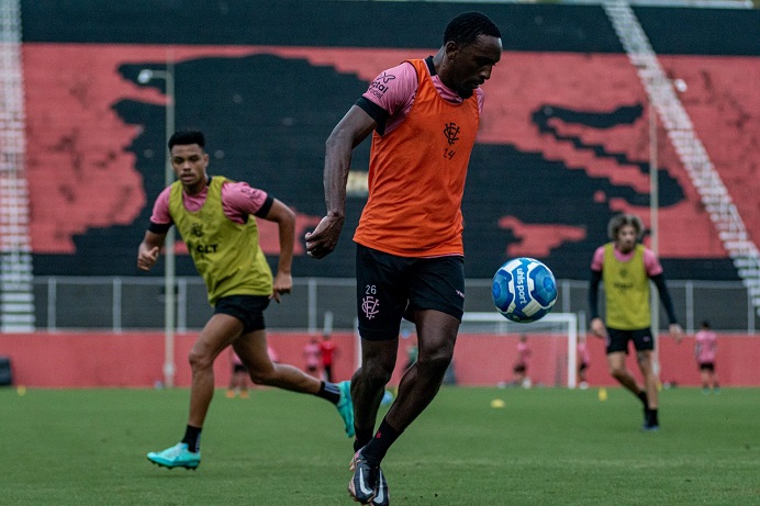 Vitória treina forte para duelo com o Ceará no Presidente Vargas