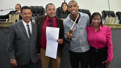 ANDERSON TALISCA RECEBE PRINCIPAL HONRARIA DA CÂMARA MUNICIPAL DE FEIRA DE SANTANA E ANUNCIA INSTITUTO PARA ATENDER CRIANÇAS E ADOLESCENTES