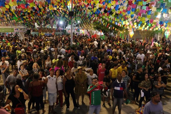 ARRAIÁ DO COMÉRCIO EM FEIRA DE SANTANA TEM APOIO DA SDE