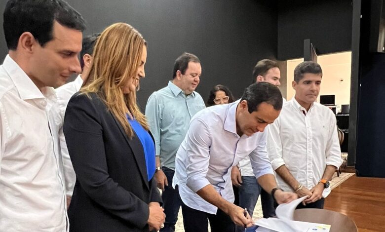 Bruno Reis assina parceria para novo programa em Vitória da Conquista inspirado no Ouvindo Nosso Bairro