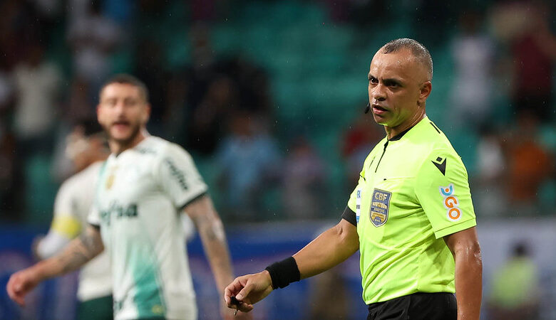 CBF libera áudio do VAR em lance polêmico de Bahia x Palmeiras; veja revisão