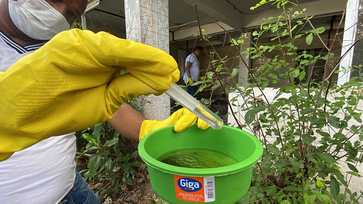 CCZ realiza mais uma abertura de imóvel abandonado para inibir proliferação do Aedes aegypti na capital