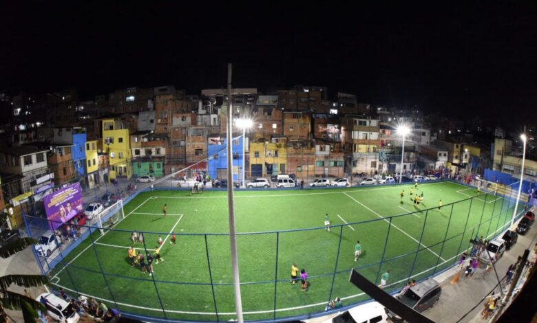 Com entrega no Vale das Pedrinhas, Prefeitura de Salvador já reformou ou construiu 240 campos e quadras em dois anos