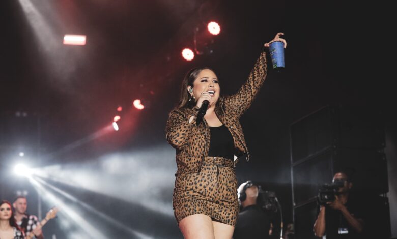 Forró de Mari Fernandez faz a poeira levantar no Parque