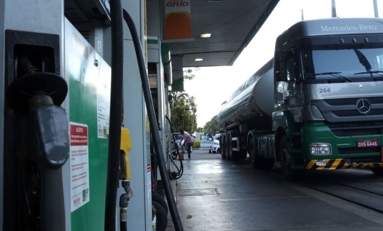 Governo antecipa reoneração do diesel para reduzir preço de veículos mais ecológicos