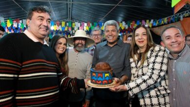 Jerônimo Rodrigues destaca aquecimento da economia durante participação na festa de São João em Senhor do Bonfim