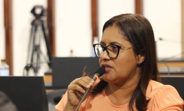 Kátia Oliveira solicita implantação de posto do Procon em Teixeira de Freitas