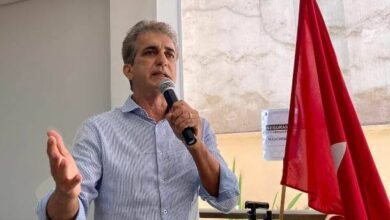 Não pagar piso salarial e maltratar professores virou marca de Bruno Reis, critica deputado Robinson