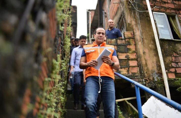 Prefeitura vistoria áreas de risco com sistema de alarme em comunidade de Cajazeiras