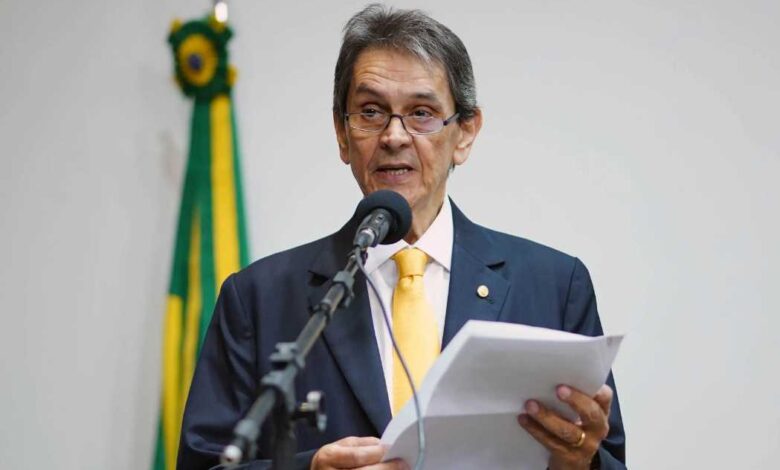 Roberto Jefferson teria desmaiado na cadeia e assessoria aponta traumatismo craniano