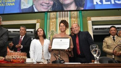 Suíca entrega título de cidadã à secretária Fabya Reis; “Mulher negra que ajudou a consolidar o MST na Bahia”
