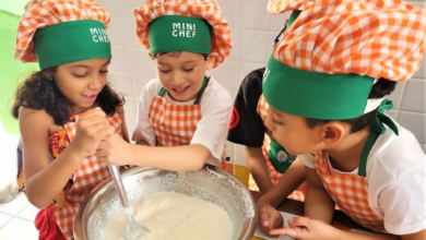 alunos de escola de Salvador preparam bolo de milho em Cozinha Experimental