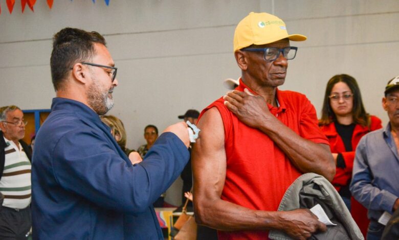 AÇÃO CONTRA GRIPE IMUNIZA 2 MIL PESSOAS EM VITÓRIA DA CONQUISTA