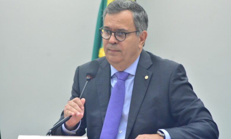 "Esperamos que o Senado corrija esse erro grave", diz Félix Mendonça sobre decisão da Câmara de retirar incentivos à instalação da BYD na Bahia