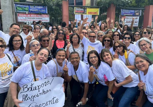 FEIRA DE SANTANA: PROFESSORES COBRAM PAGAMENTO DE PARCELA DOS PRECATÓRIOS DO FUNDEF