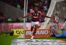 Flamengo vence Athletico-PR de virada e conquista vantagem na Copa do Brasil