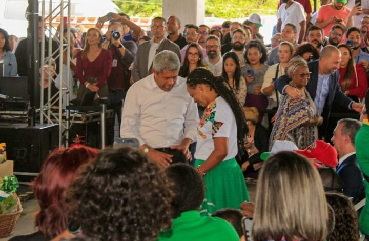 Governador Jerônimo mete dança em evento de agricultura; assista
