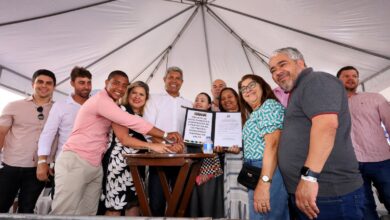 Jerônimo entrega equipamentos para a Saúde e autoriza ações na área de Infraestrutura, em Maiquinique