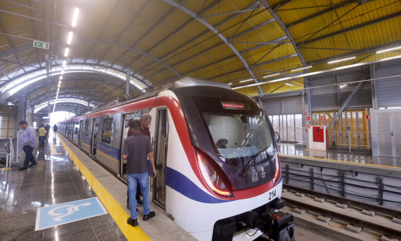 LINHA DE METRÔ É SUSPENSA EM SALVADOR APÓS OBJETO IMPEDIR PASSAGEM DOS TRENS