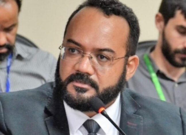 "Milhões gastos só com projeto"