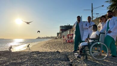 Paciente internada em UTI do Hospital da Mulher celebra aniversário com visita à praia
