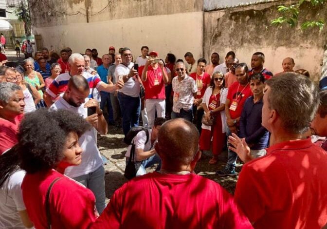 Pau quebra em encontro do PT e vereador Suíca é agredido