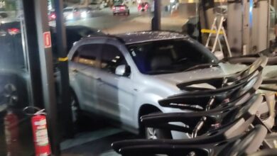 SALVADOR: MULHER PASSA MAL EM VOLANTE E INVADE ACADEMIA NO CAMINHO DAS ÁRVORES
