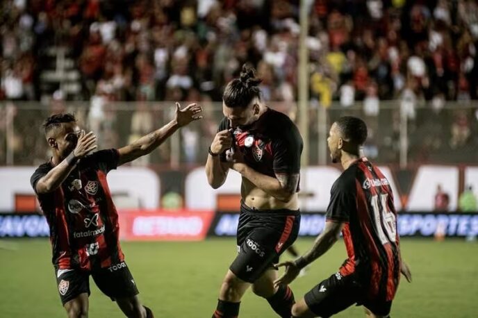 Vitória empata com a Ponte Preta em 2 a 2 na Série B do Brasileirão