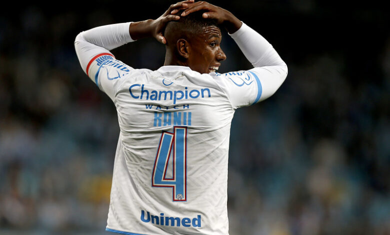 Zagueiro Kanu exalta entrega do Bahia em eliminação na Copa do Brasil e garante "ano muito seguro"