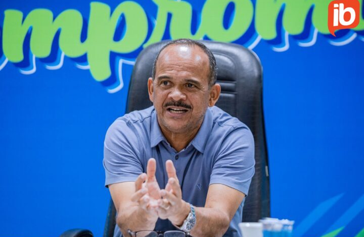 38,9% dos professores aderiram à greve e terão faltas descontadas em folha