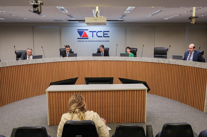 CARINHANHA: TCE-BA CONDENA EX-PREFEITO A DEVOLVER MAIS DE R$ 330 MIL AO ERÁRIO ESTADUAL