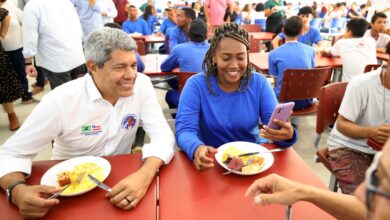 Governo do Estado entrega obras de educação, infraestrutura e esporte, em Itanhém