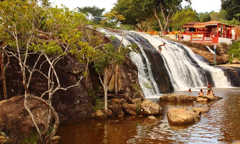 JUSTIÇA DETERMINA DEMOLIÇÃO DE CONSTRUÇÃO ILEGAL ÀS MARGENS DO RIO JIQUIRIÇÁ
