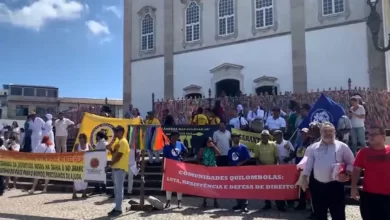 MOVIMENTOS NEGROS PROTESTAM PELO ASSASSINATO DE MÃE BERNADETE E CONTRA VIOLÊNCIA POLICIAL EM SALVADOR