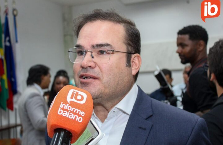 No aniversário da cidade, Cacá Leão recebe título de Cidadão Candeense