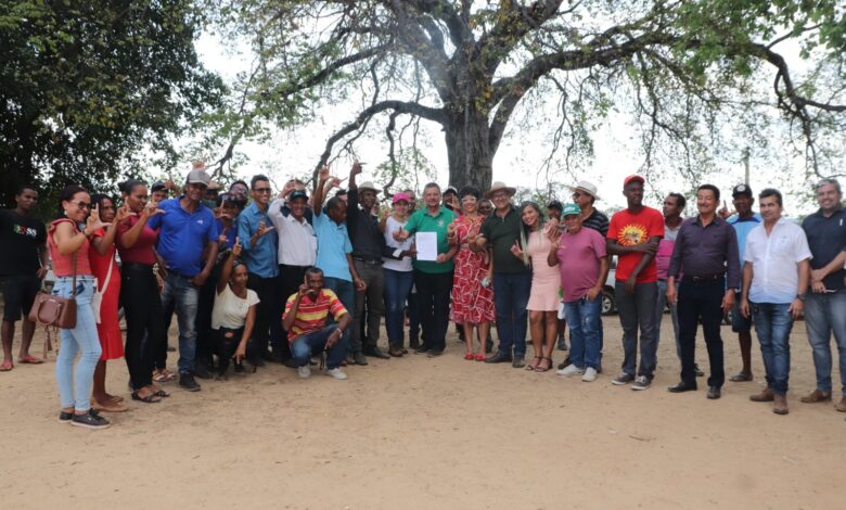 QUILOMBOLAS DE MUQUÉM DO SÃO FRANCISCO RECEBEM POSSE DE TERRA