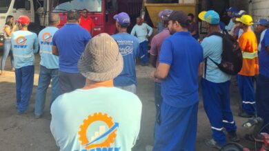 Trabalhadores de limpeza urbana param atividades em Mucuri e resolvem fechamento de acordo coletivo