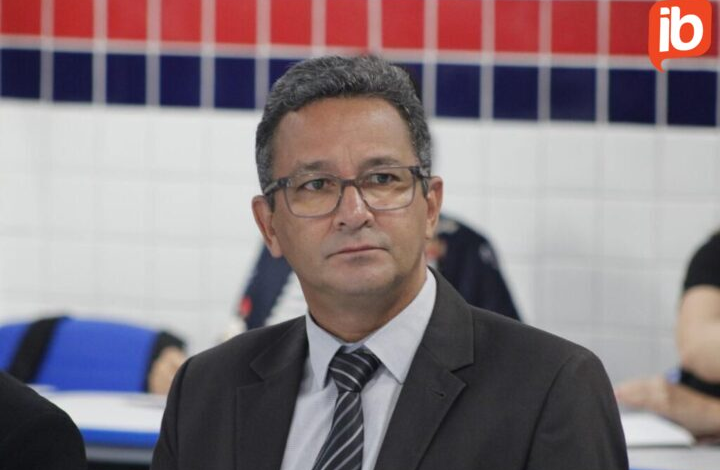 Vereador faz duras críticas e mira governador