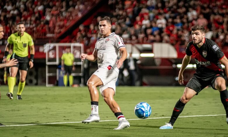 Vitória segura empate sem gols contra o Atlético-GO e mantém liderança na Série B