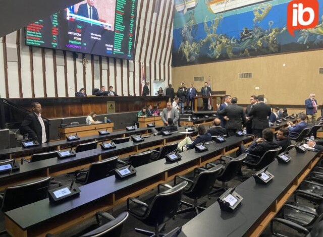 Votação na madrugada! Sob protestos, deputados governistas conseguem aprovar precatório dos professores