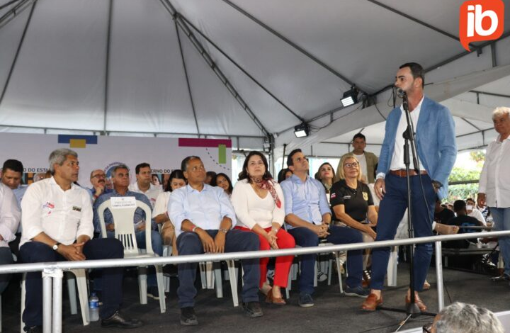 prefeito Elmo Nascimento recepciona Jerônimo para inauguração de obras