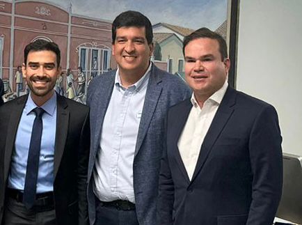 CACÁ LEÃO E JUNIOR MARABÁ DEFENDEM NOME DE DANILO HENRIQUE PARA SUCESSÃO MUNICIPAL DE BARREIRAS